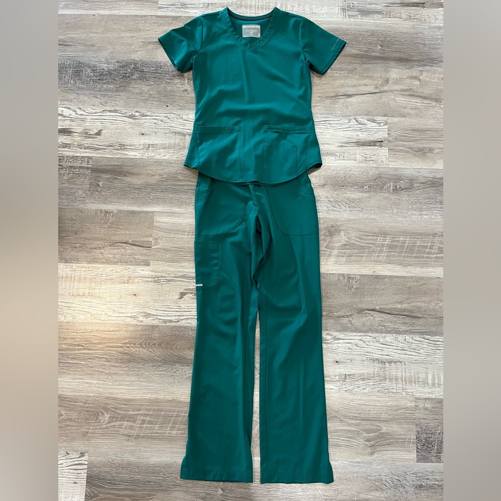 Sketchers by barco scrub set